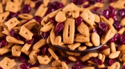 cranberry raisin snack mix