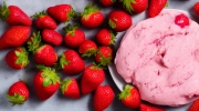 fresh strawberry ice cream