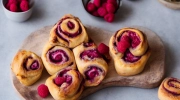 raspberry cinnamon rolls