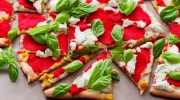 raw vegetable pizza