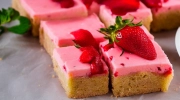 strawberry chiffon squares